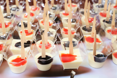 mesa com brigadeiro de colher